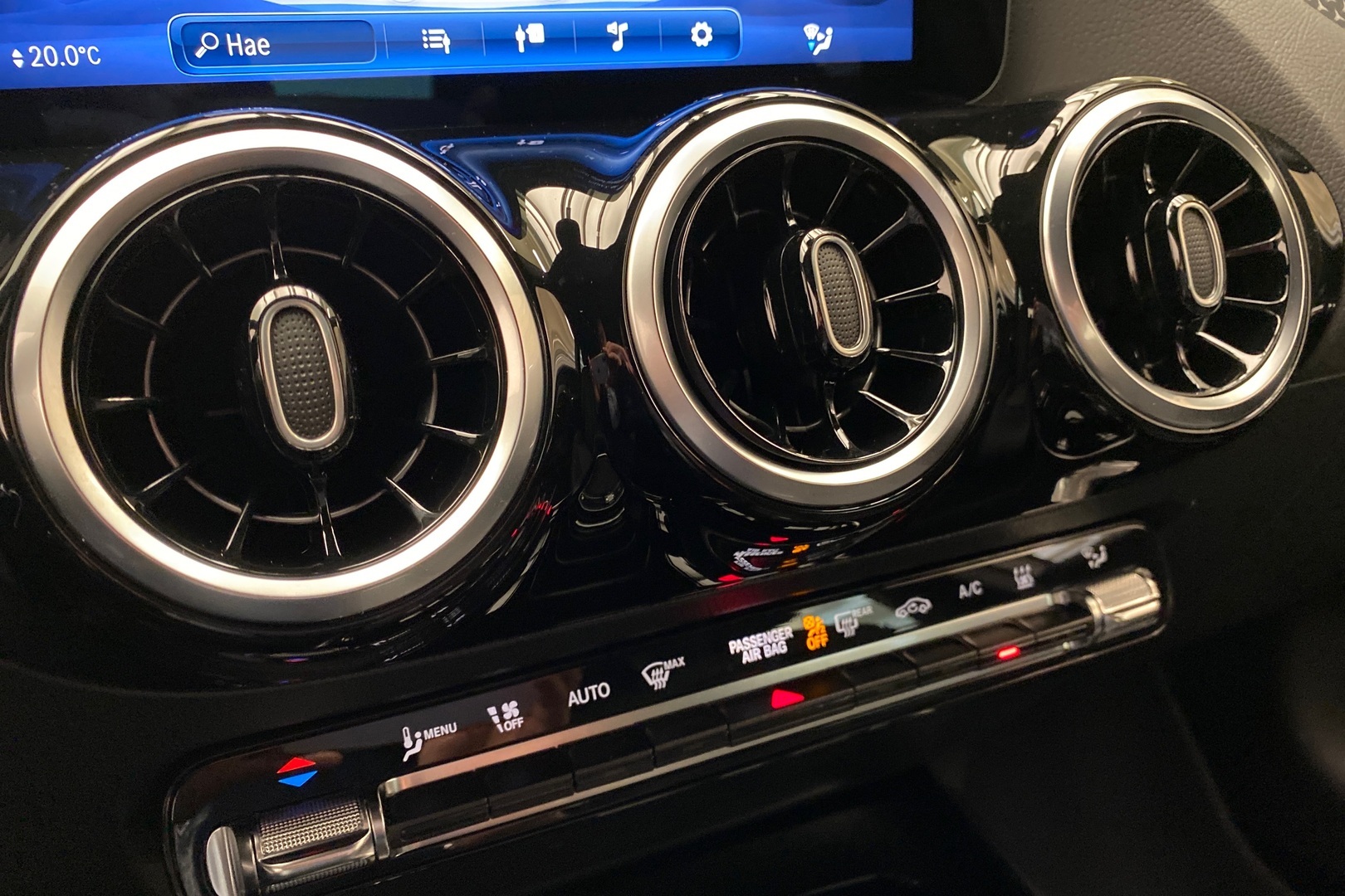 MERCEDES-BENZ GLA 2025