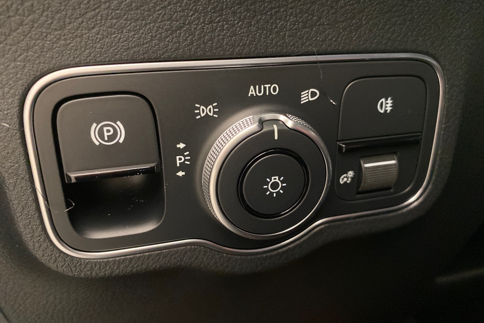 MERCEDES-BENZ GLA 2025