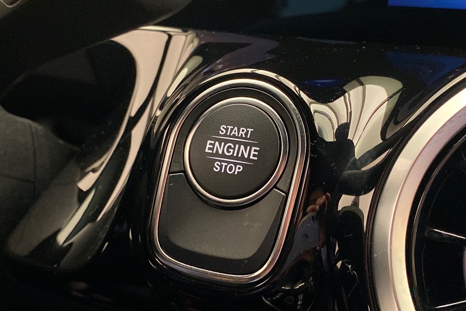 MERCEDES-BENZ GLA 2025