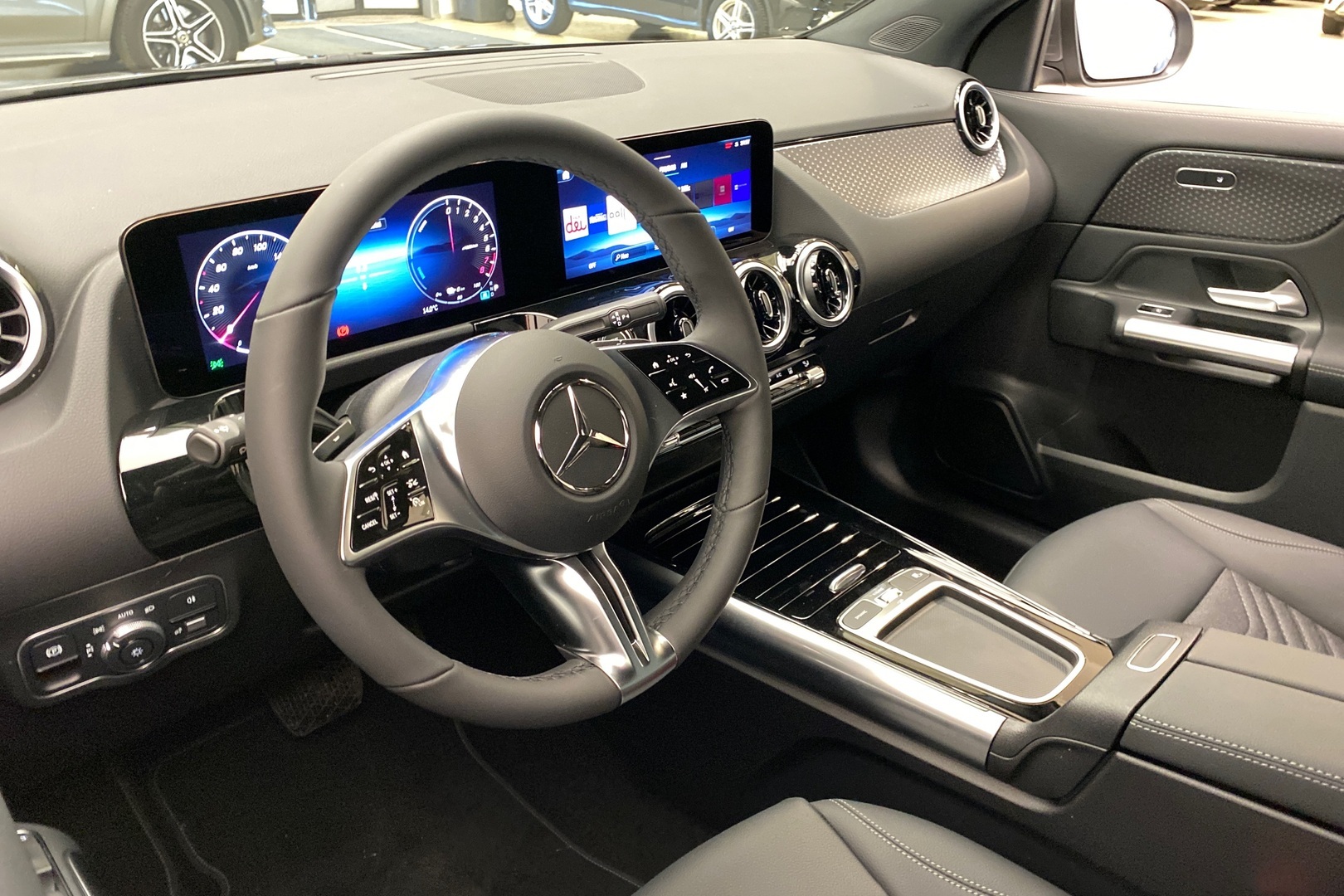 MERCEDES-BENZ GLA 2025