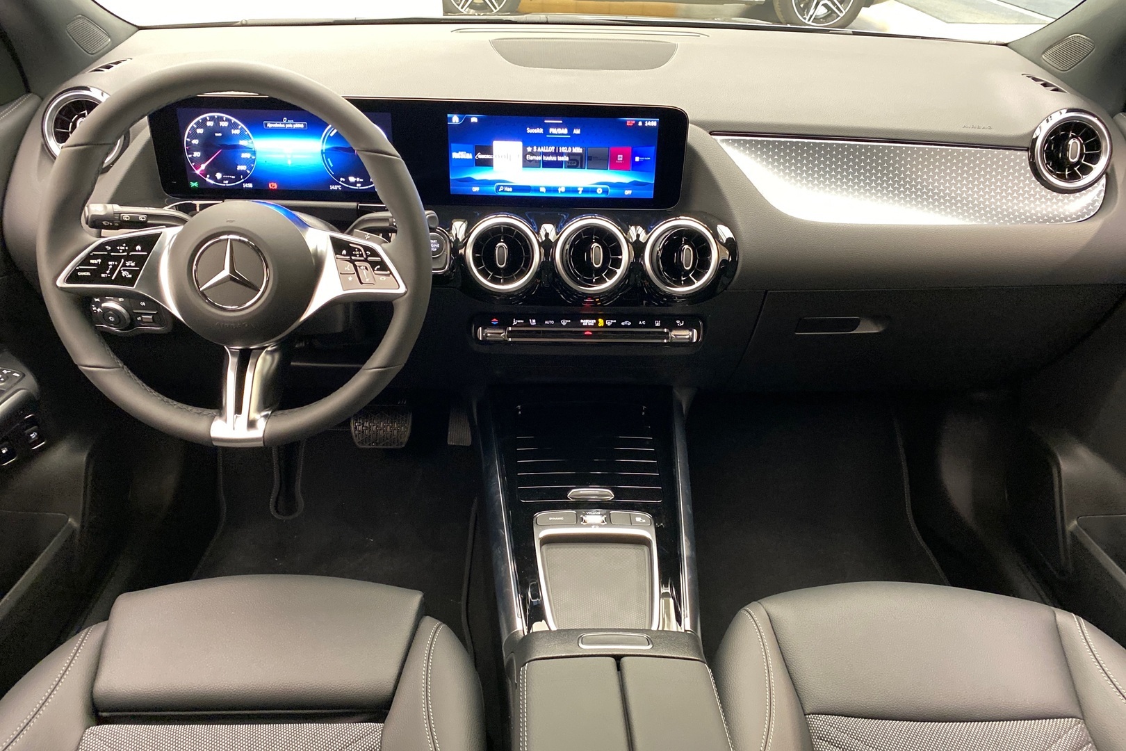 MERCEDES-BENZ GLA 2025