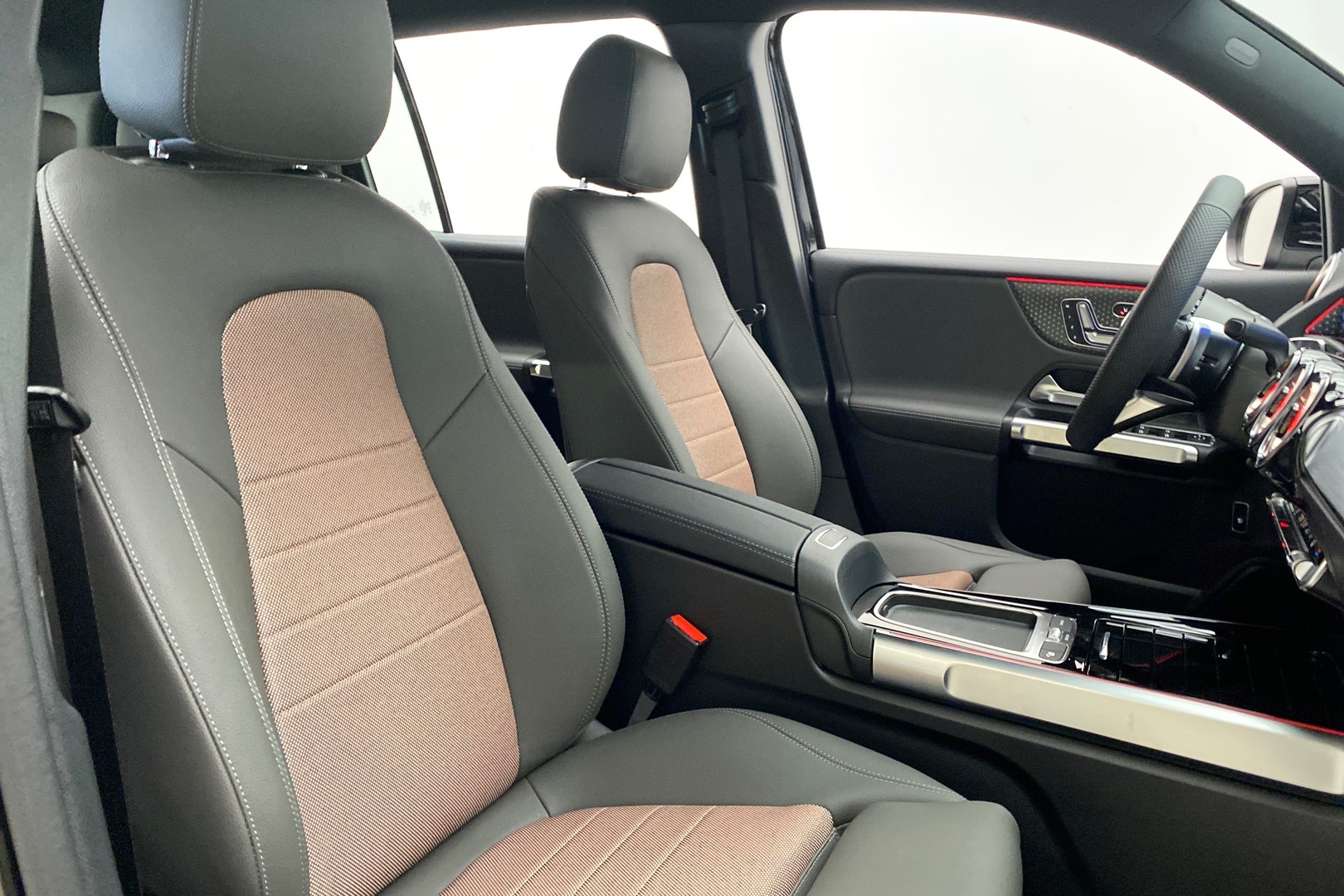 MERCEDES-BENZ EQB 2024