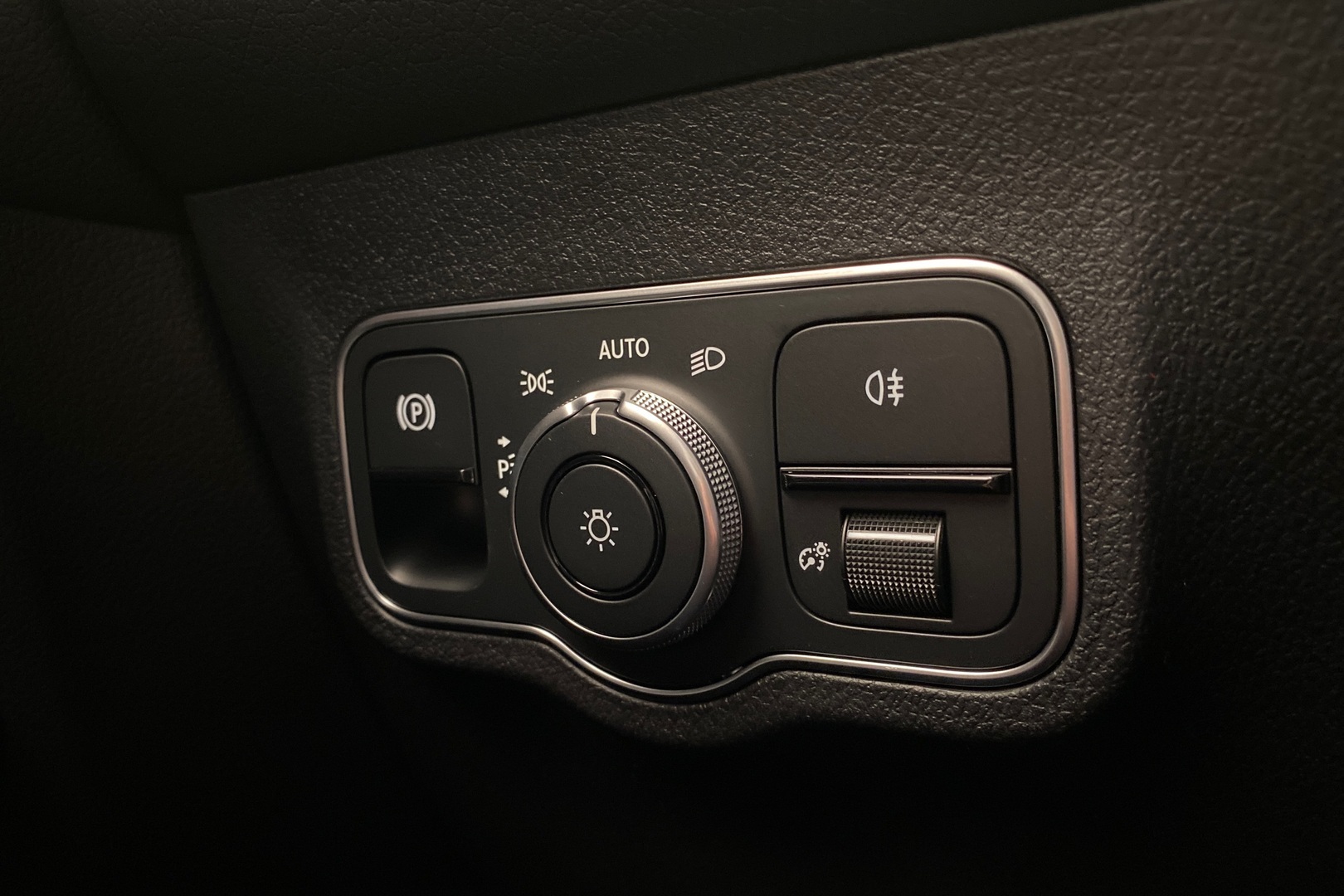 MERCEDES-BENZ EQB 2024