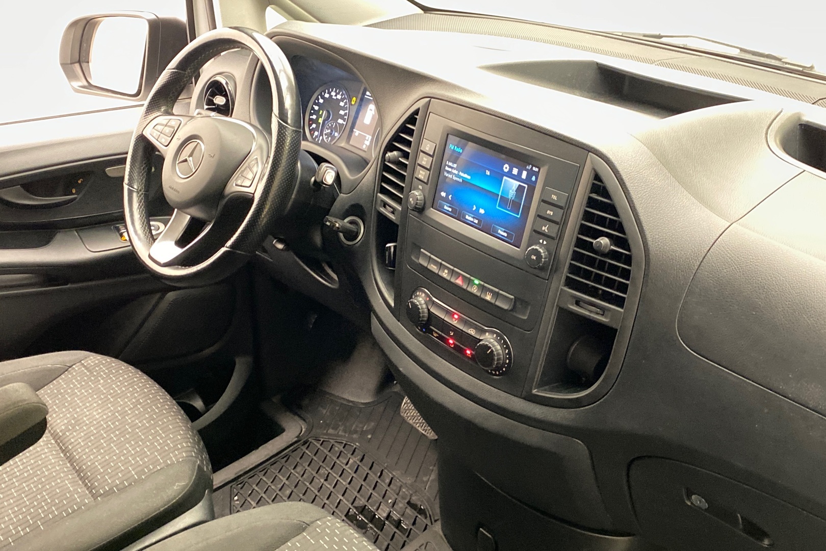 MERCEDES-BENZ Vito 2023