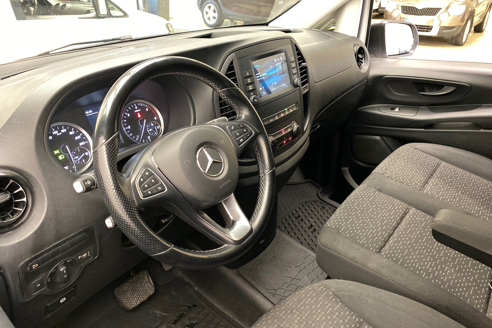 MERCEDES-BENZ Vito 2023