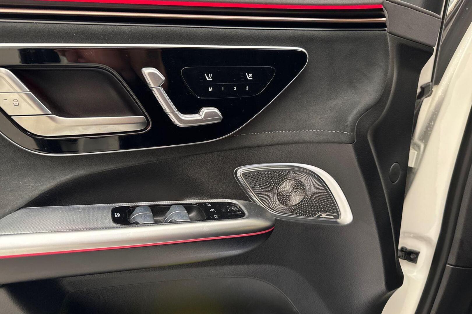 MERCEDES-BENZ EQE SUV 2023