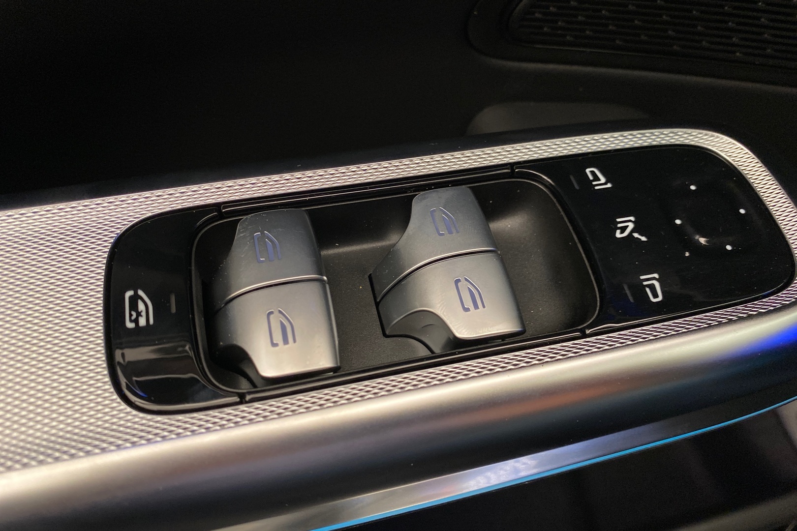 MERCEDES-BENZ E 2025