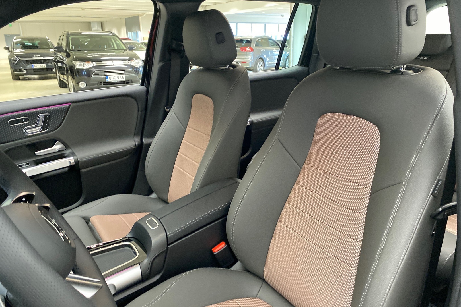 MERCEDES-BENZ EQB 2025