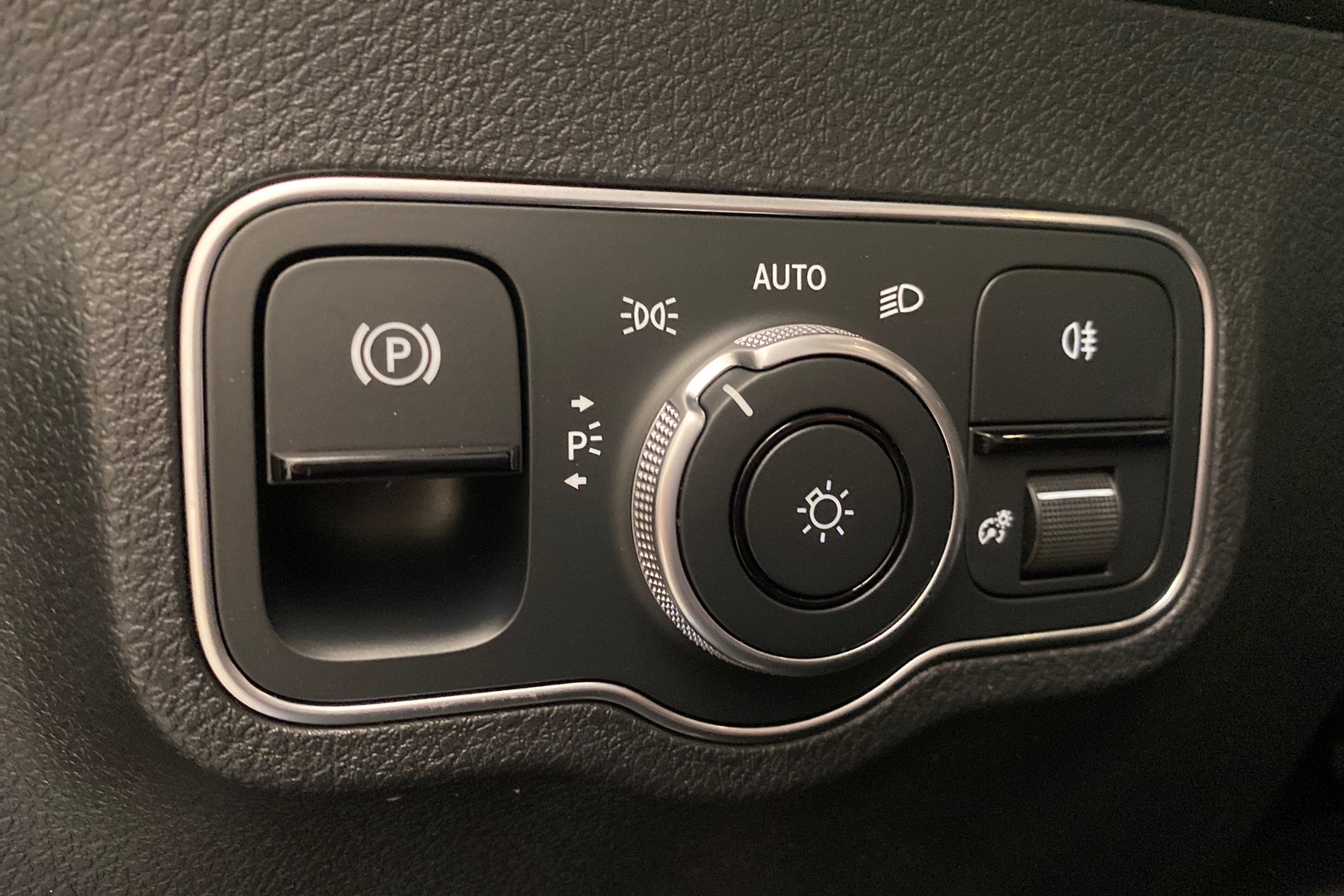 MERCEDES-BENZ EQB 2025