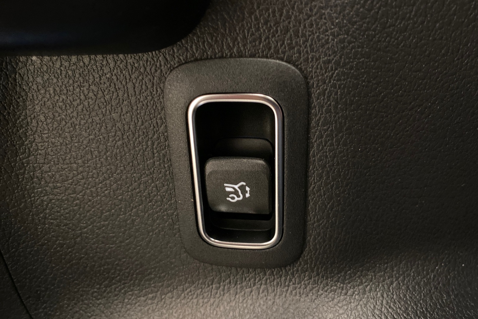 MERCEDES-BENZ EQB 2025