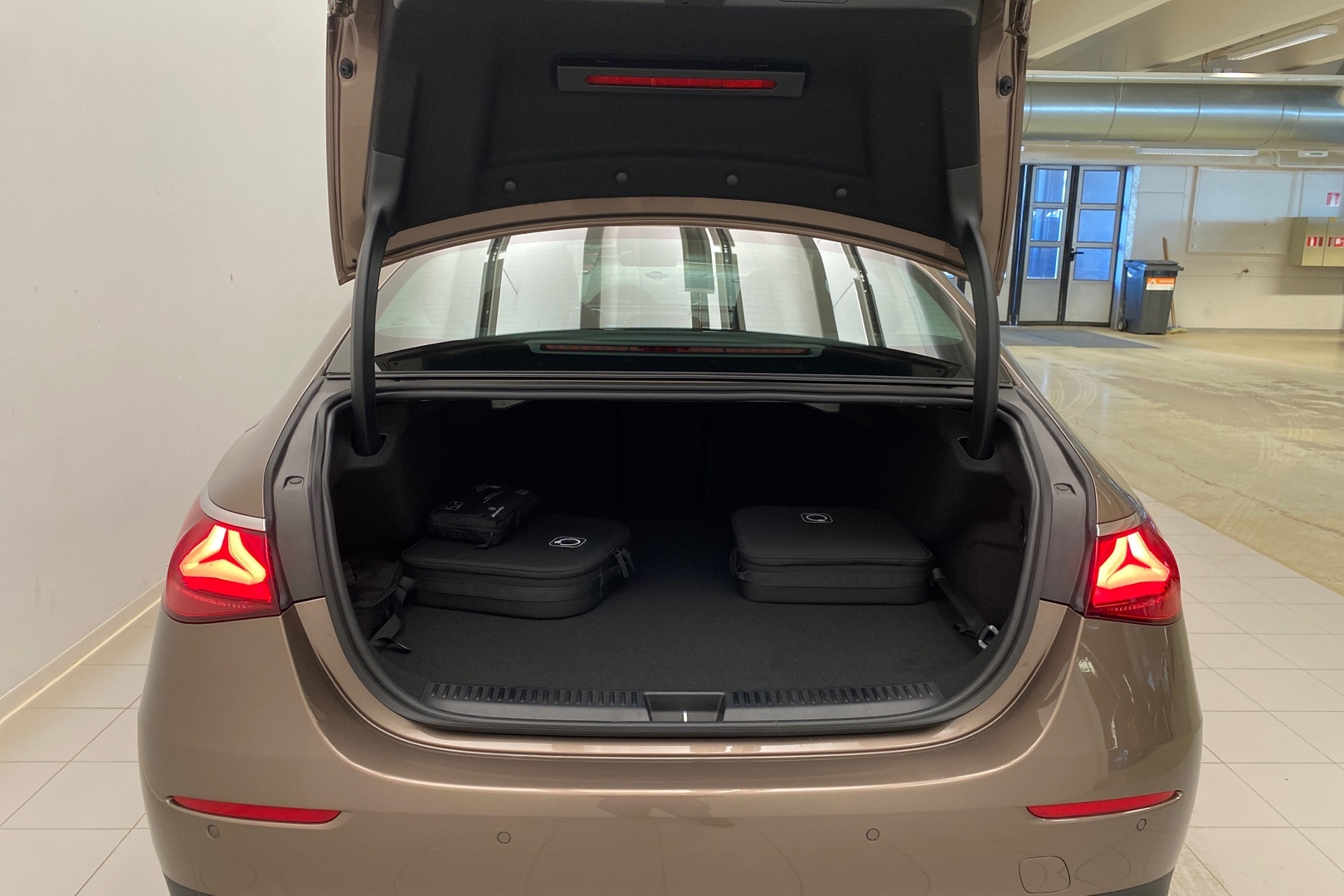 MERCEDES-BENZ E 2026