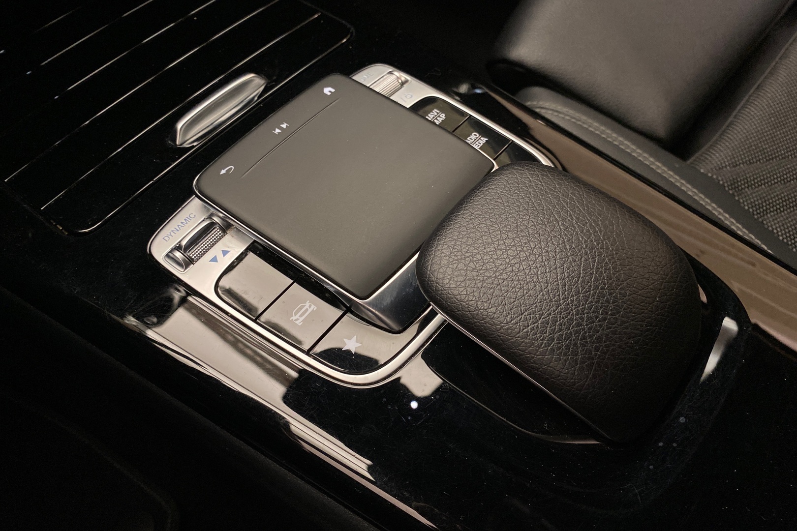 MERCEDES-BENZ A 2019