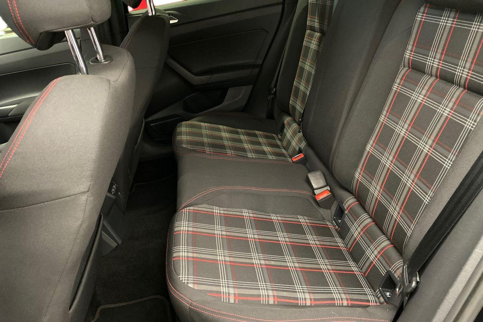 VOLKSWAGEN Polo 11