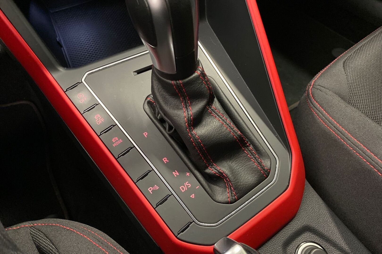 VOLKSWAGEN Polo 25