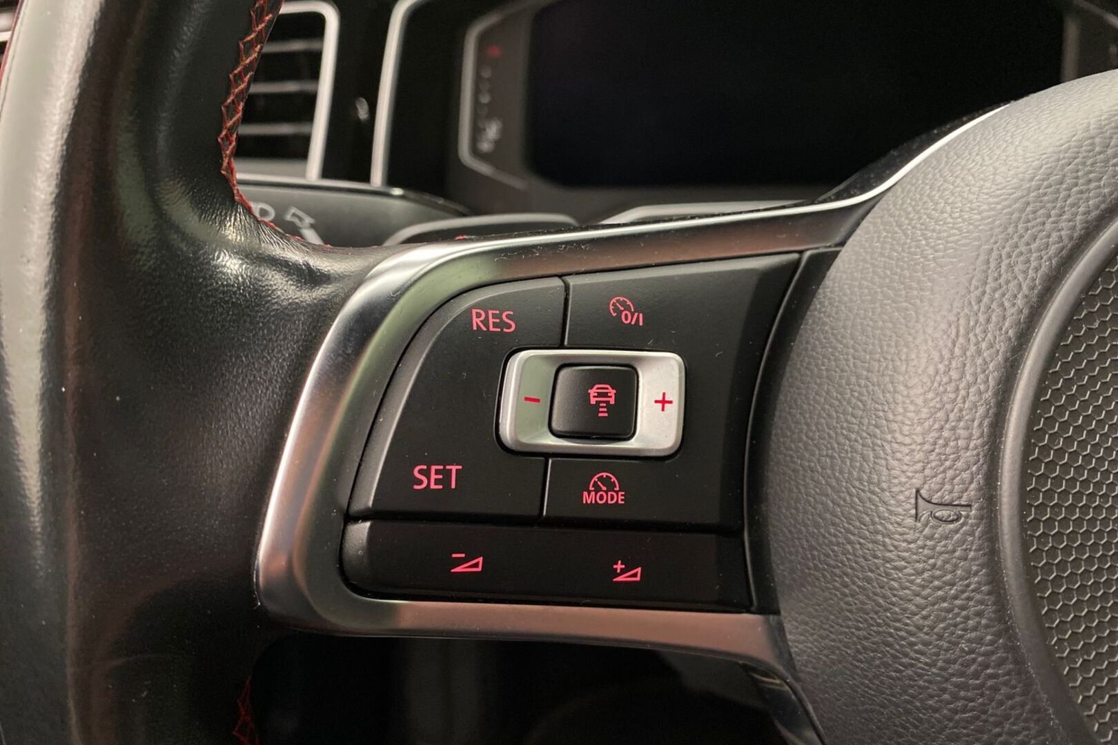 VOLKSWAGEN Polo 26
