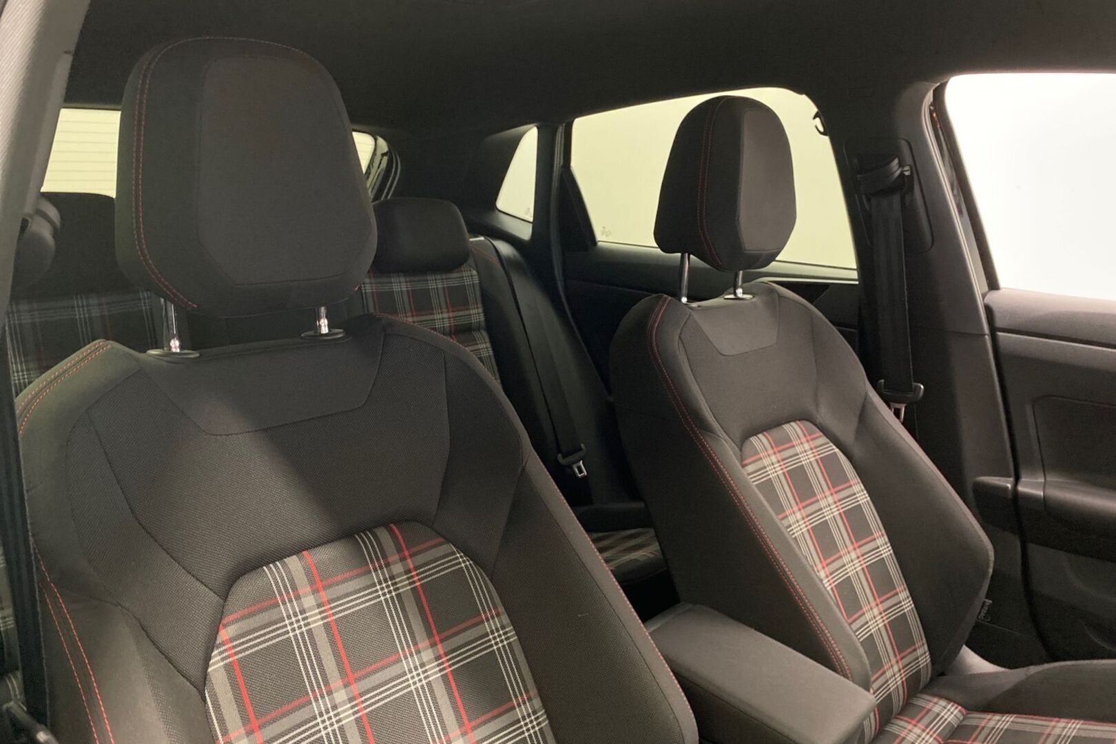 VOLKSWAGEN Polo 36