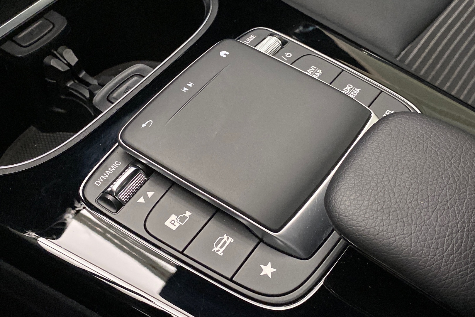 MERCEDES-BENZ CLA 2022