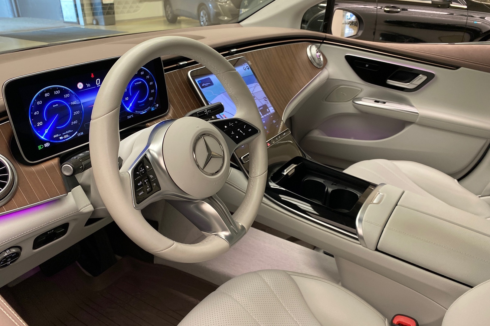 MERCEDES-BENZ EQE 2023
