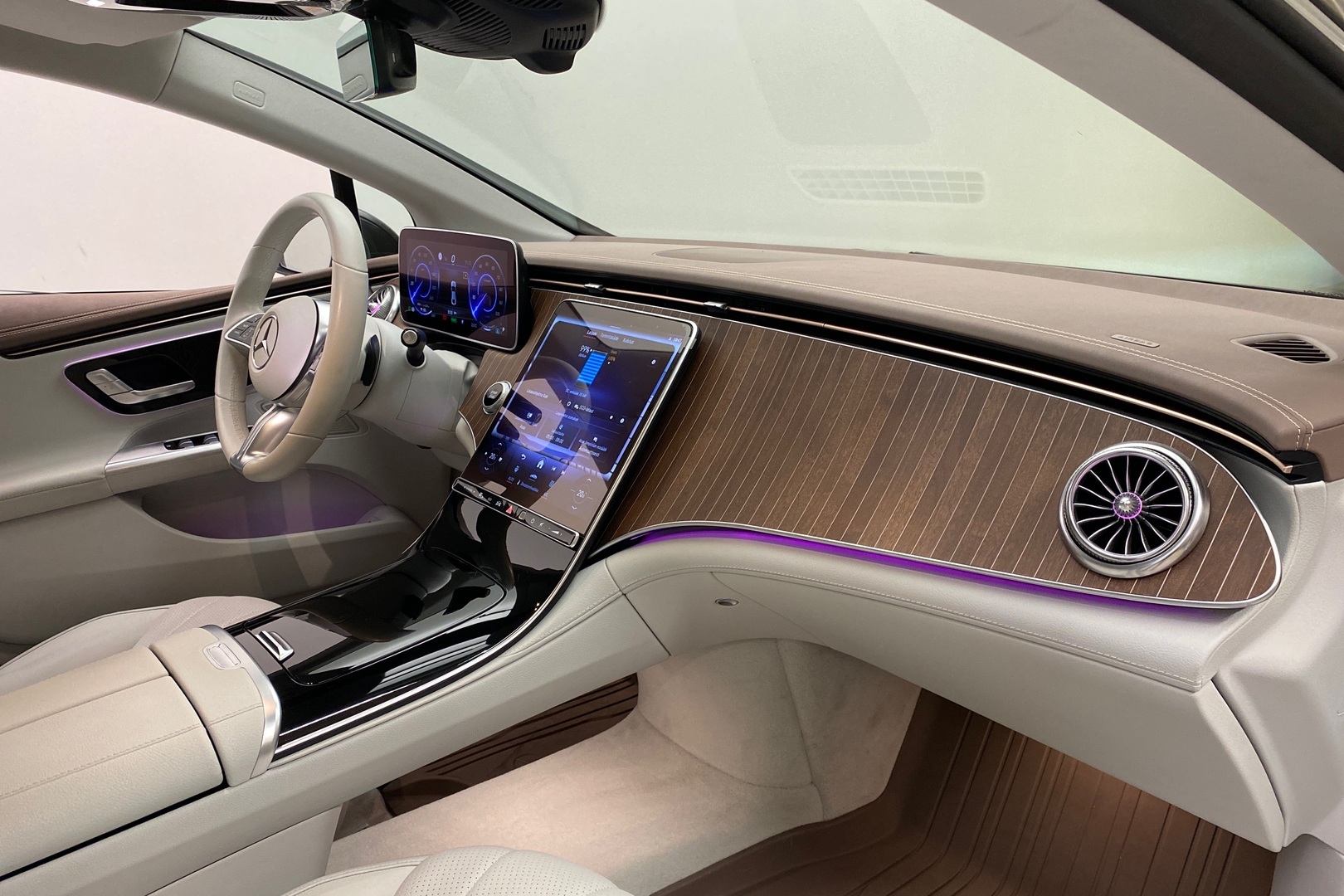 MERCEDES-BENZ EQE 2023