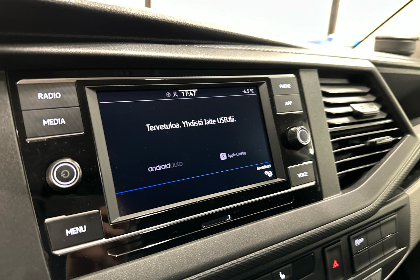 VOLKSWAGEN Transporter 2024