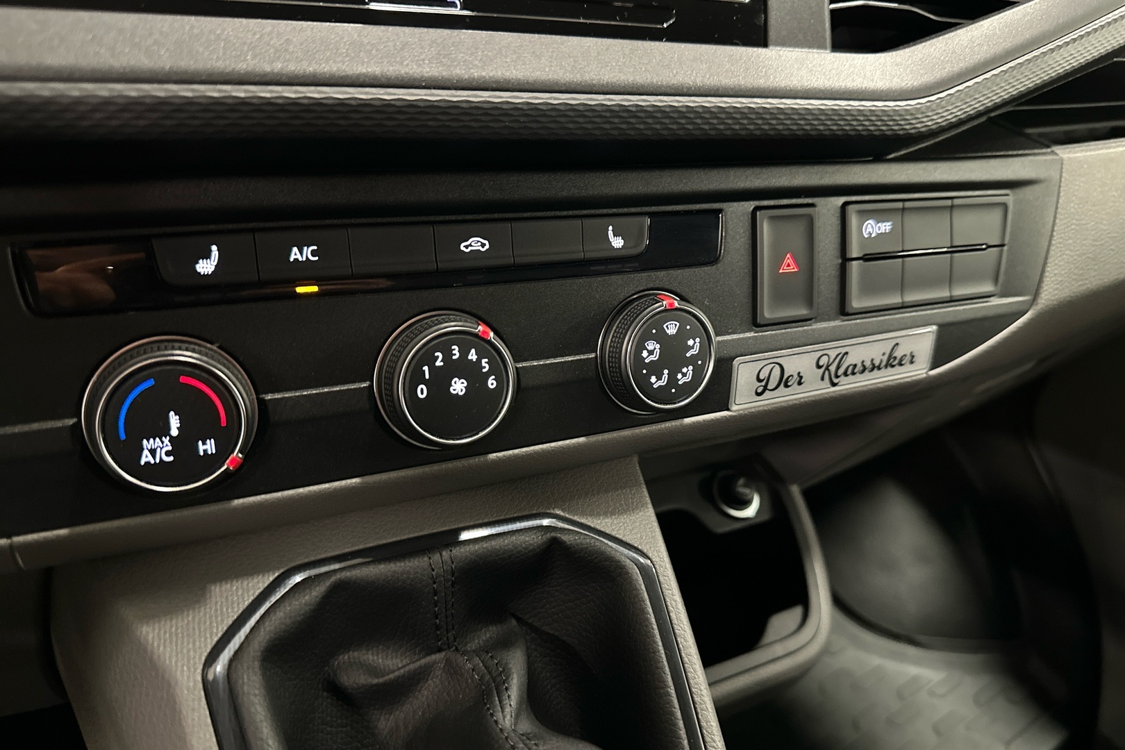 VOLKSWAGEN Transporter 2024