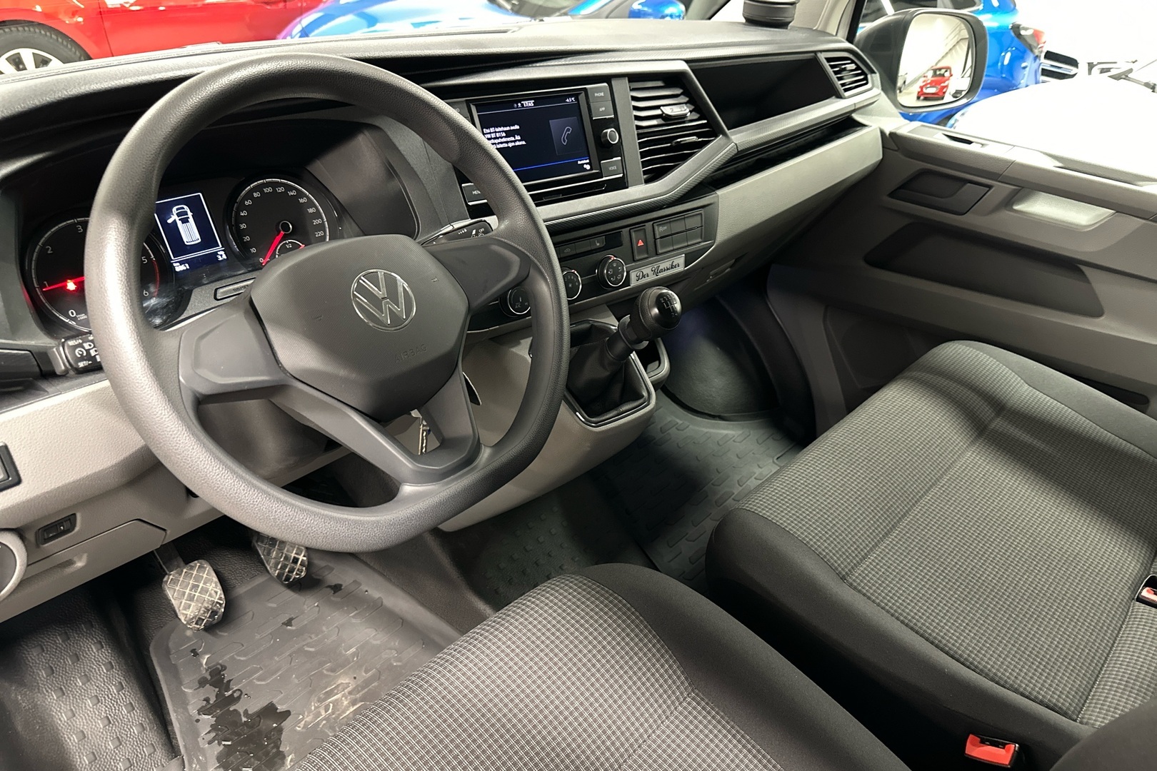 VOLKSWAGEN Transporter 2024