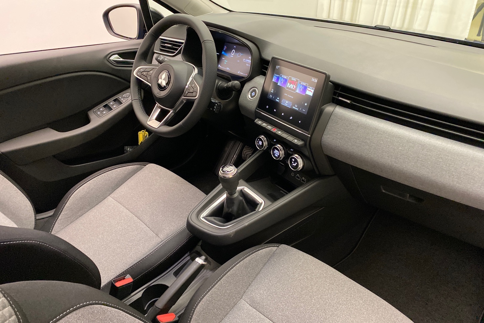 MITSUBISHI Colt 2025