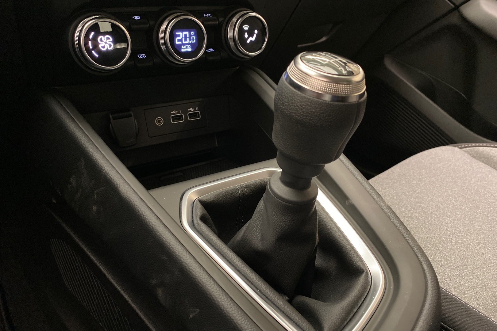 MITSUBISHI Colt 2025