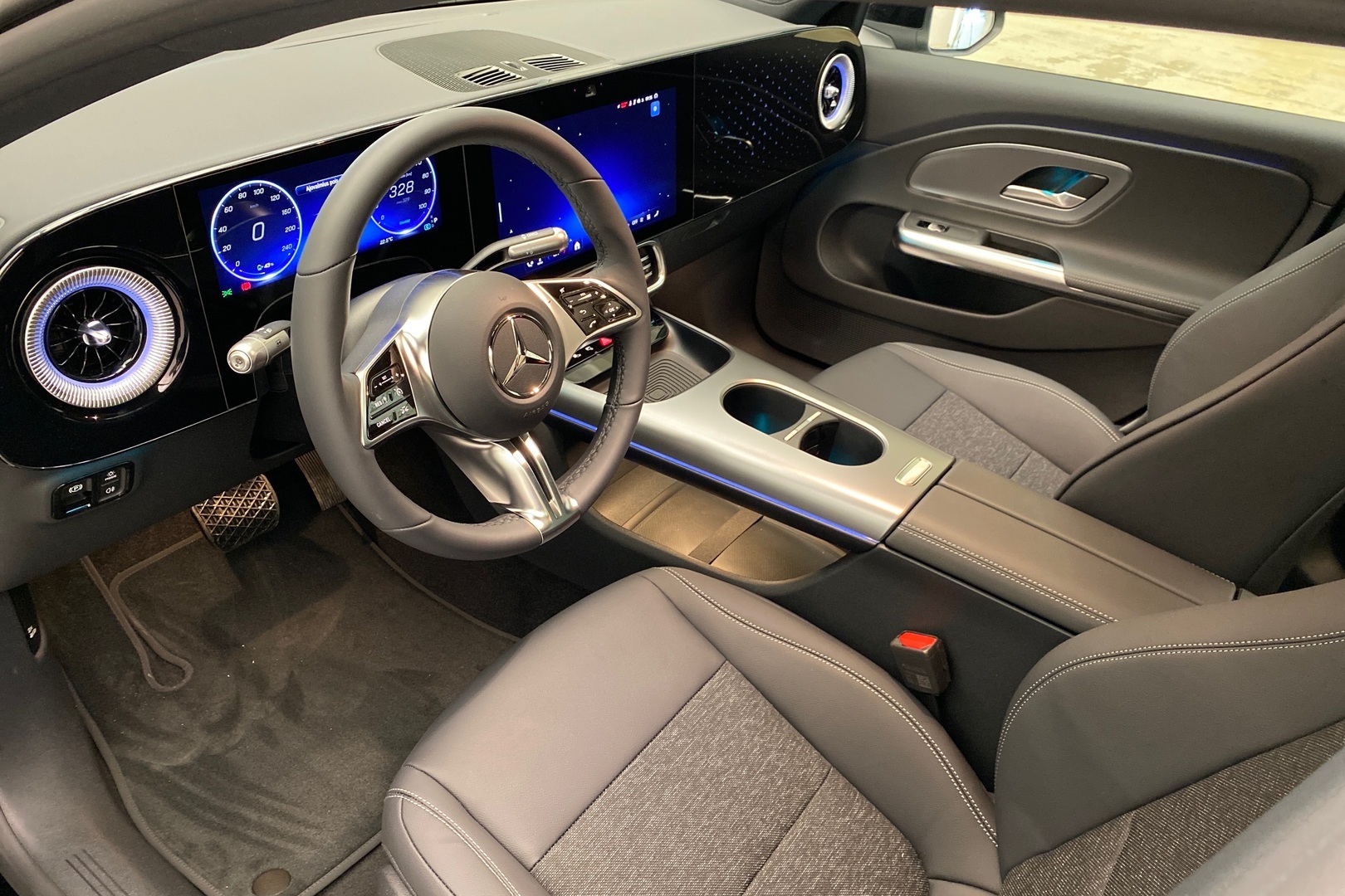 MERCEDES-BENZ CLA 2025