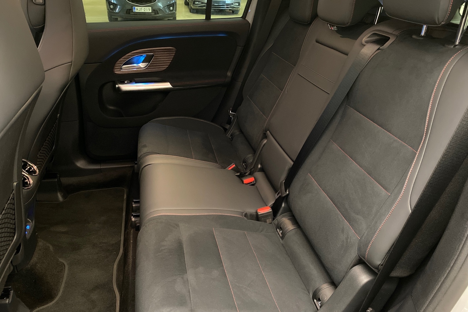 MERCEDES-BENZ GLB 2026