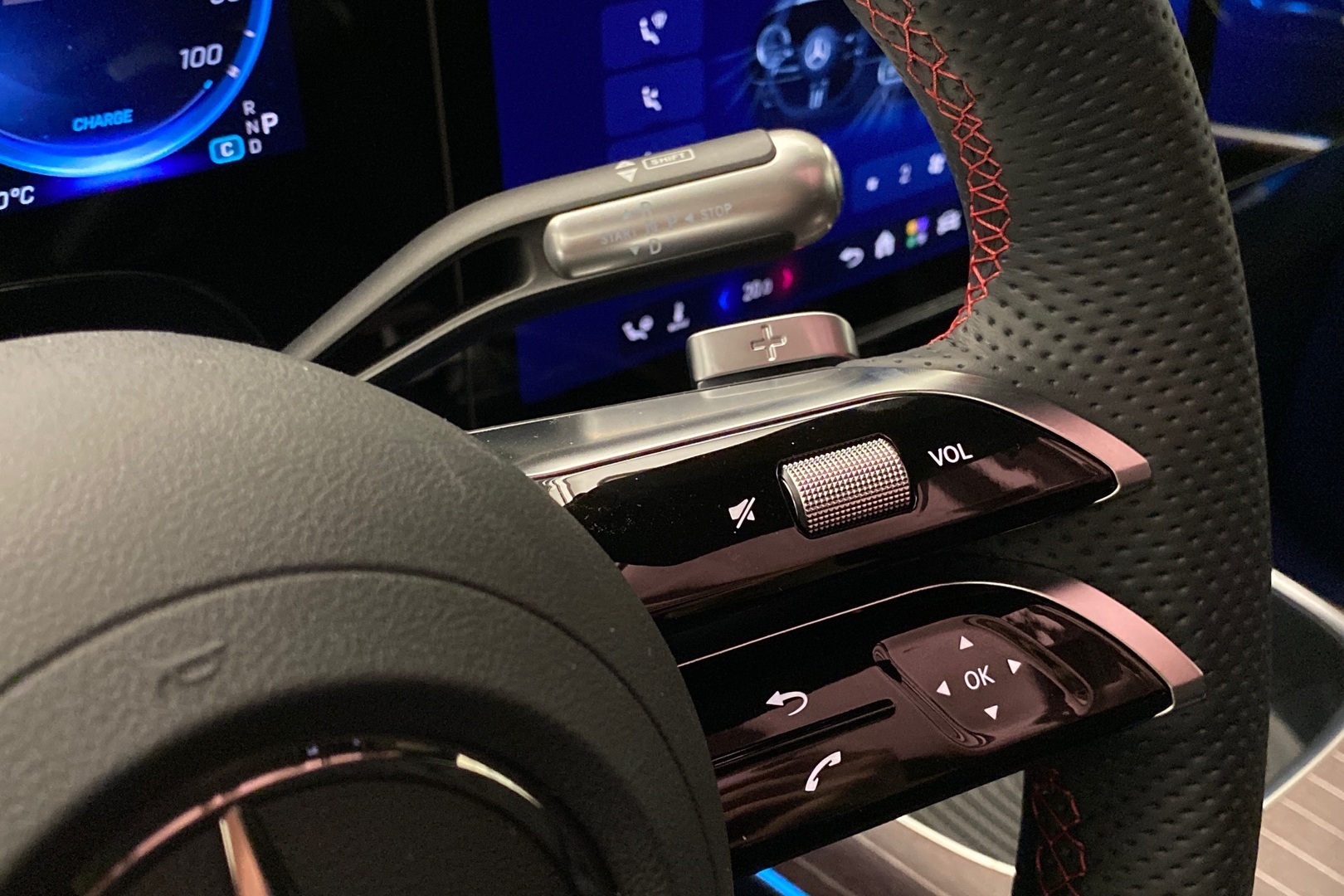 MERCEDES-BENZ GLB 2026