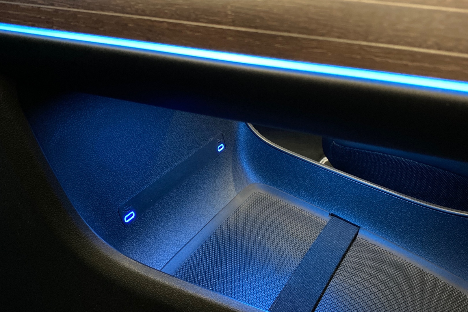 MERCEDES-BENZ GLB 2026