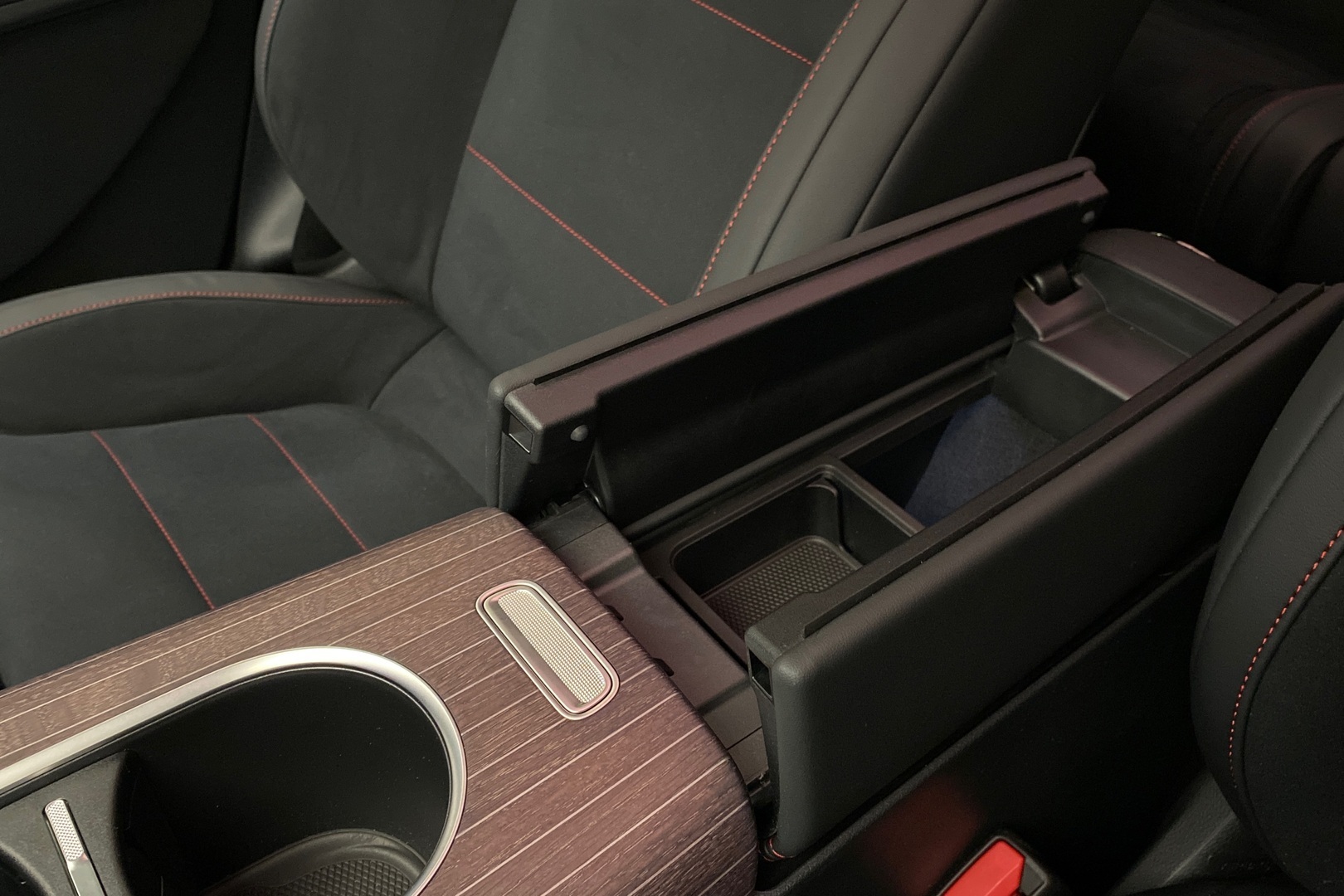 MERCEDES-BENZ GLB 2026