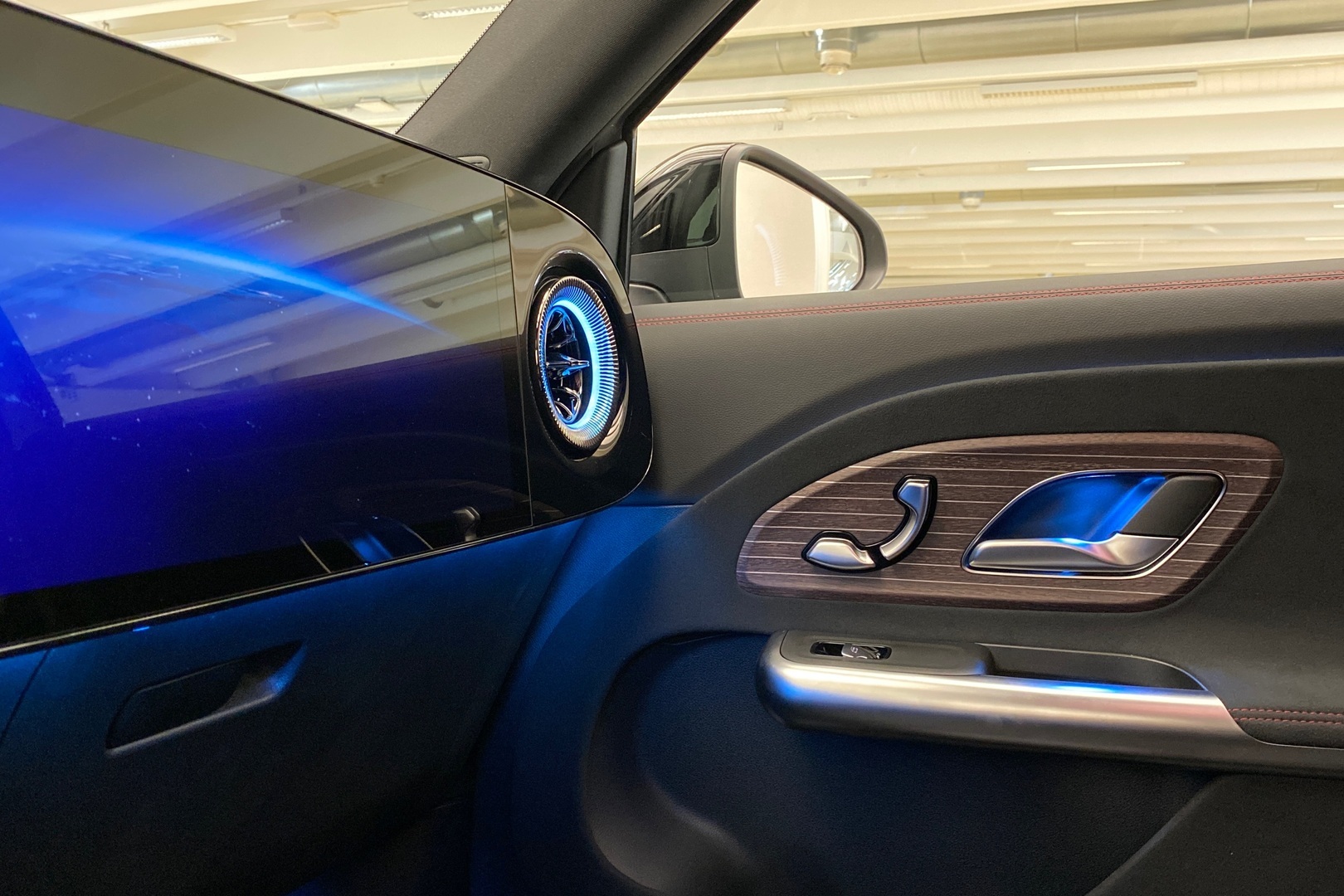 MERCEDES-BENZ GLB 2026