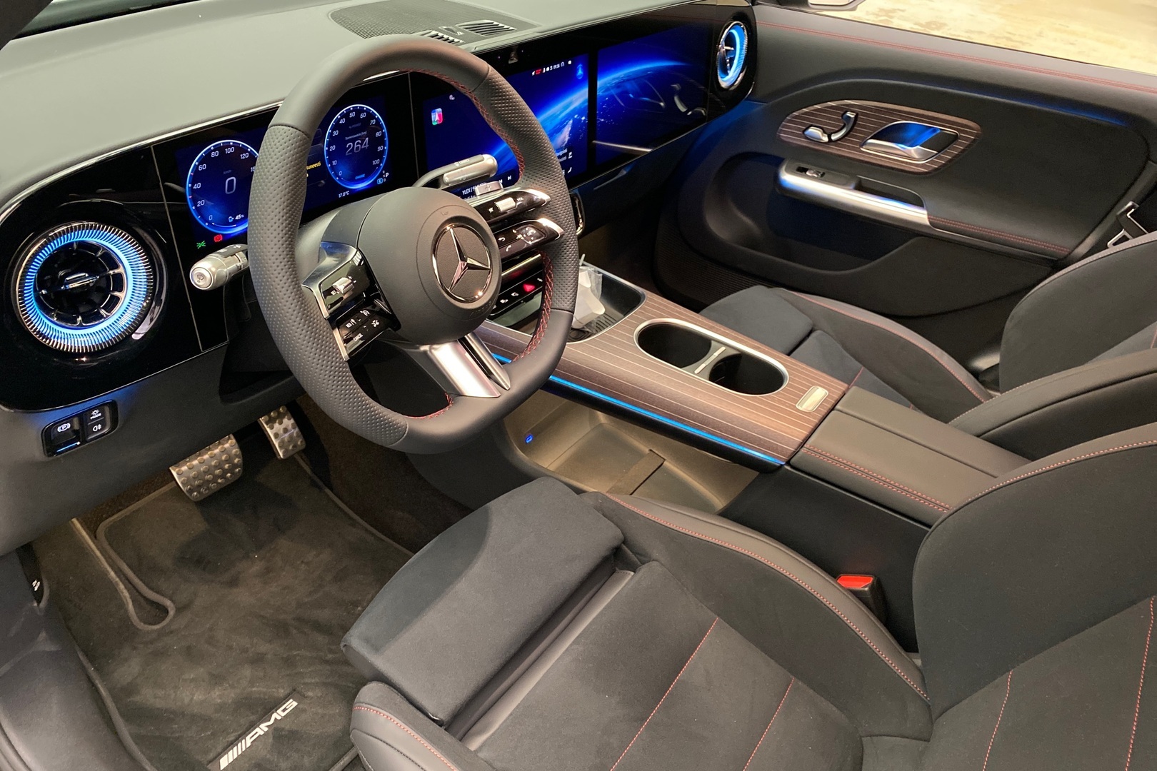 MERCEDES-BENZ GLB 2026