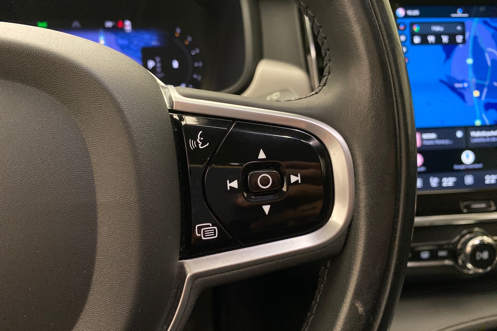 VOLVO V90 2021