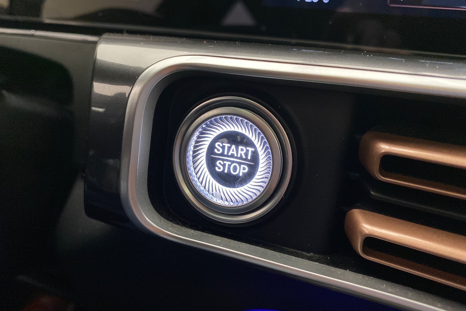 MERCEDES-BENZ EQC 2021