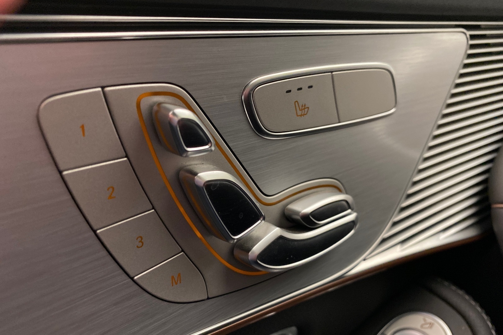 MERCEDES-BENZ EQC 2021