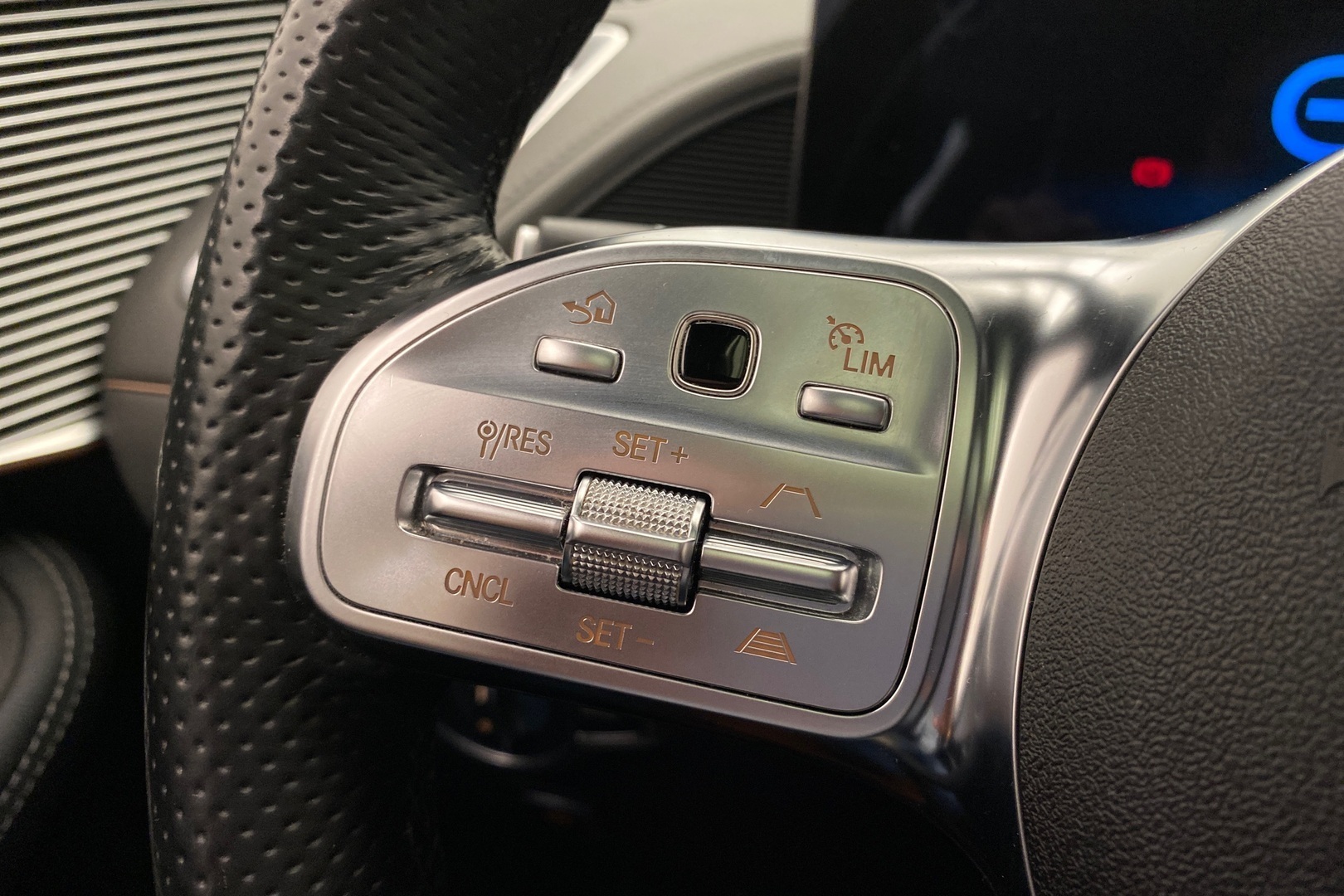 MERCEDES-BENZ EQC 2021