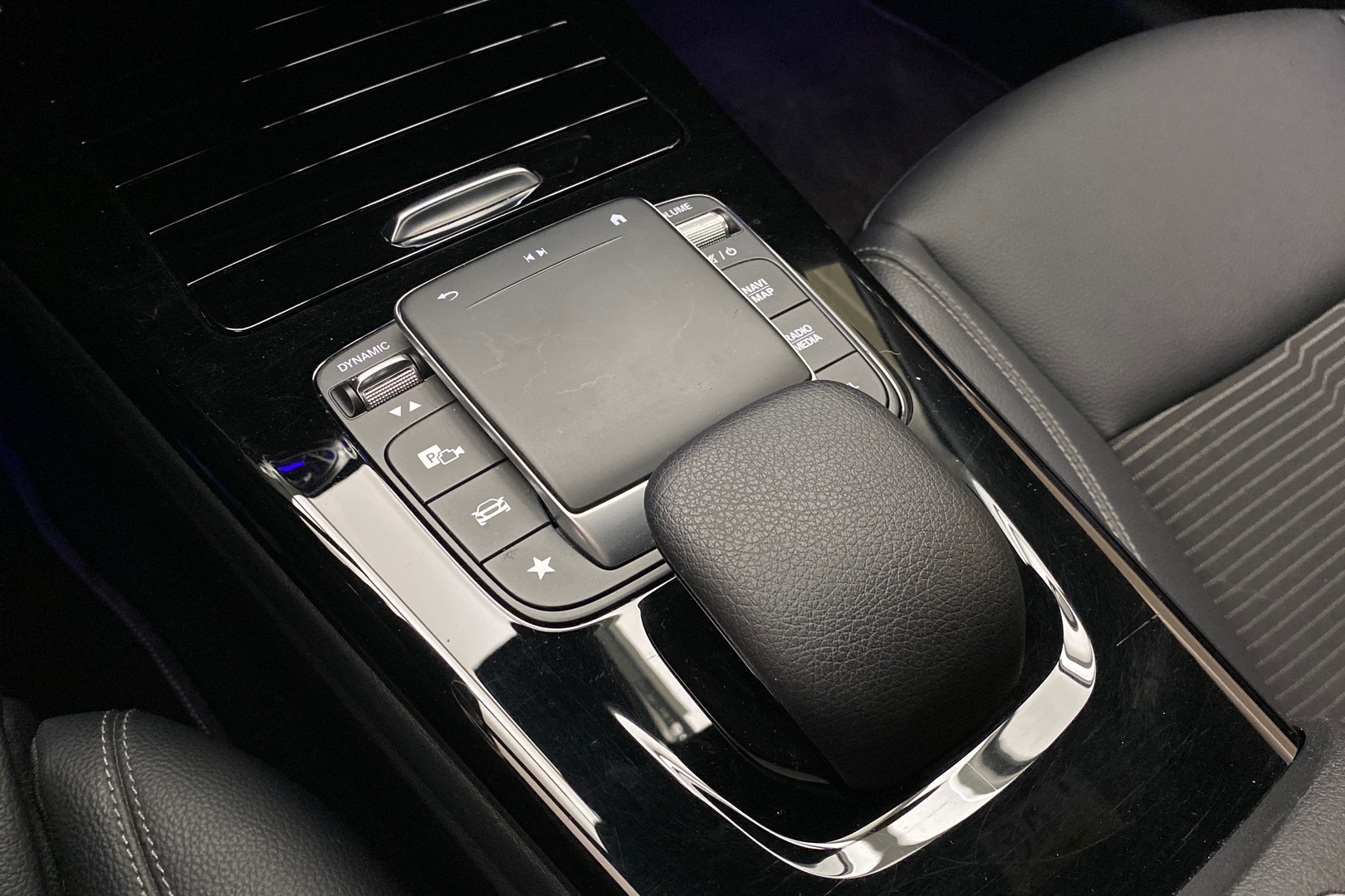 MERCEDES-BENZ CLA 2021