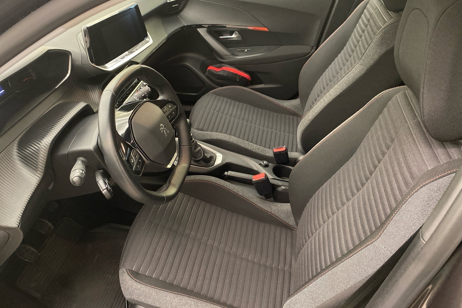 PEUGEOT 2008 2021