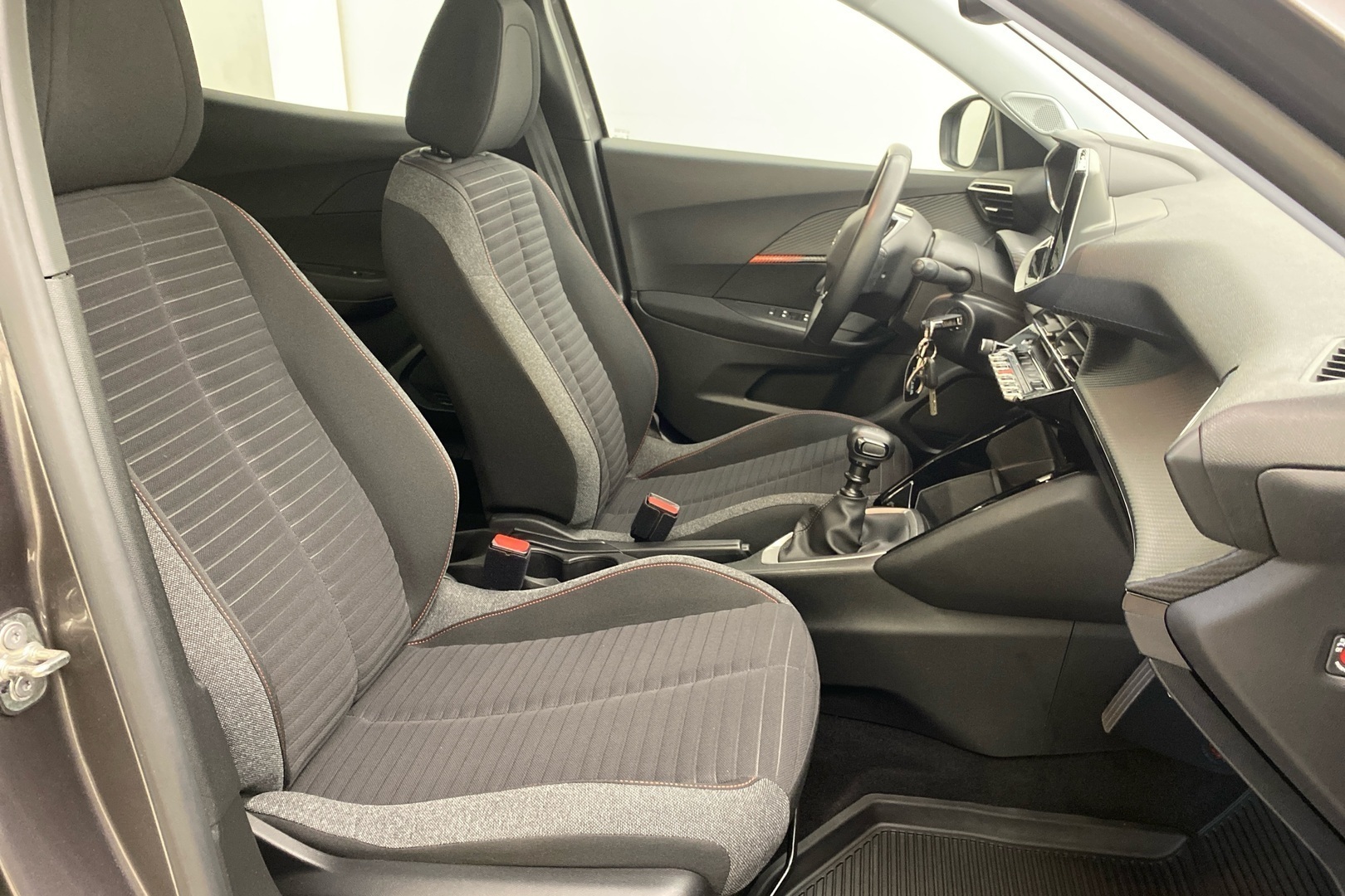 PEUGEOT 2008 2021