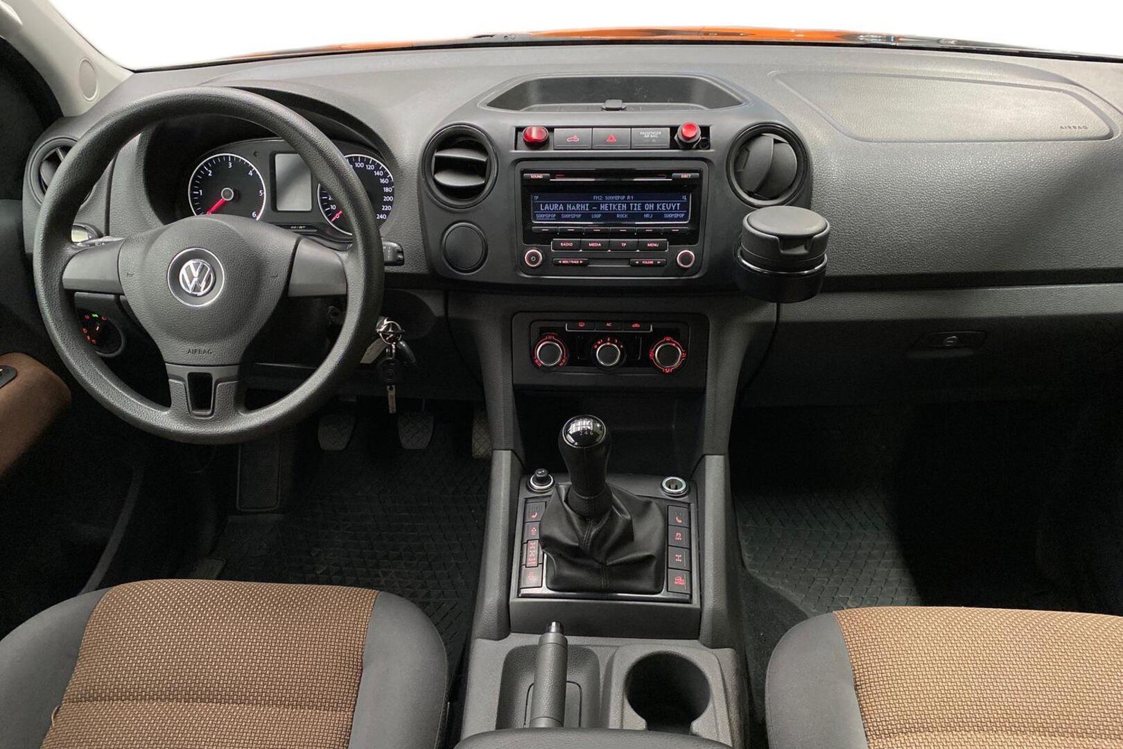 VOLKSWAGEN Amarok 2012
