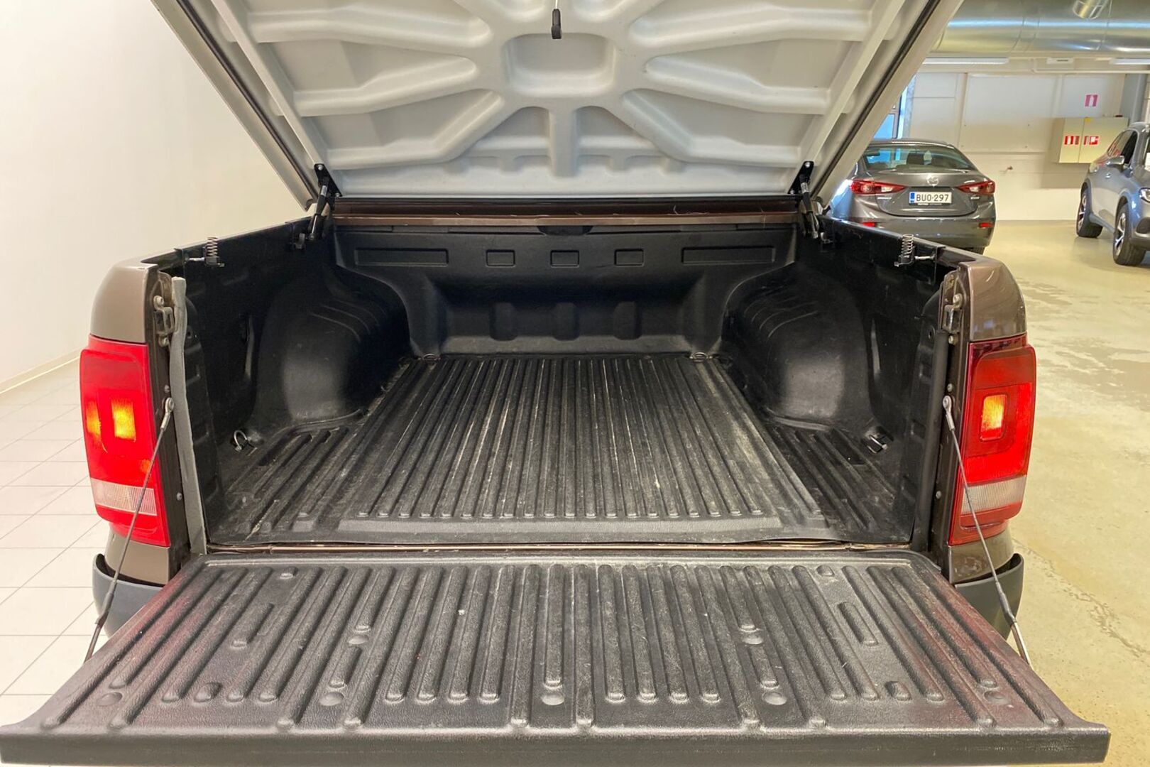 VOLKSWAGEN Amarok 2012