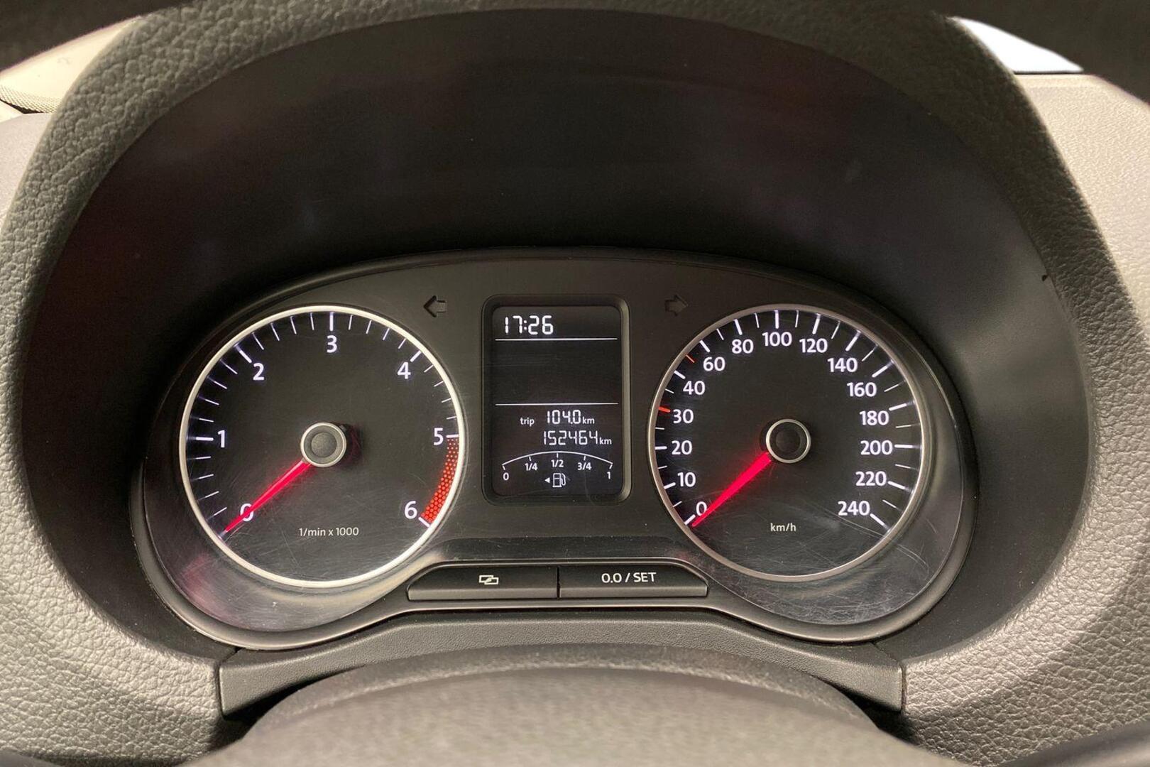VOLKSWAGEN Amarok 2012