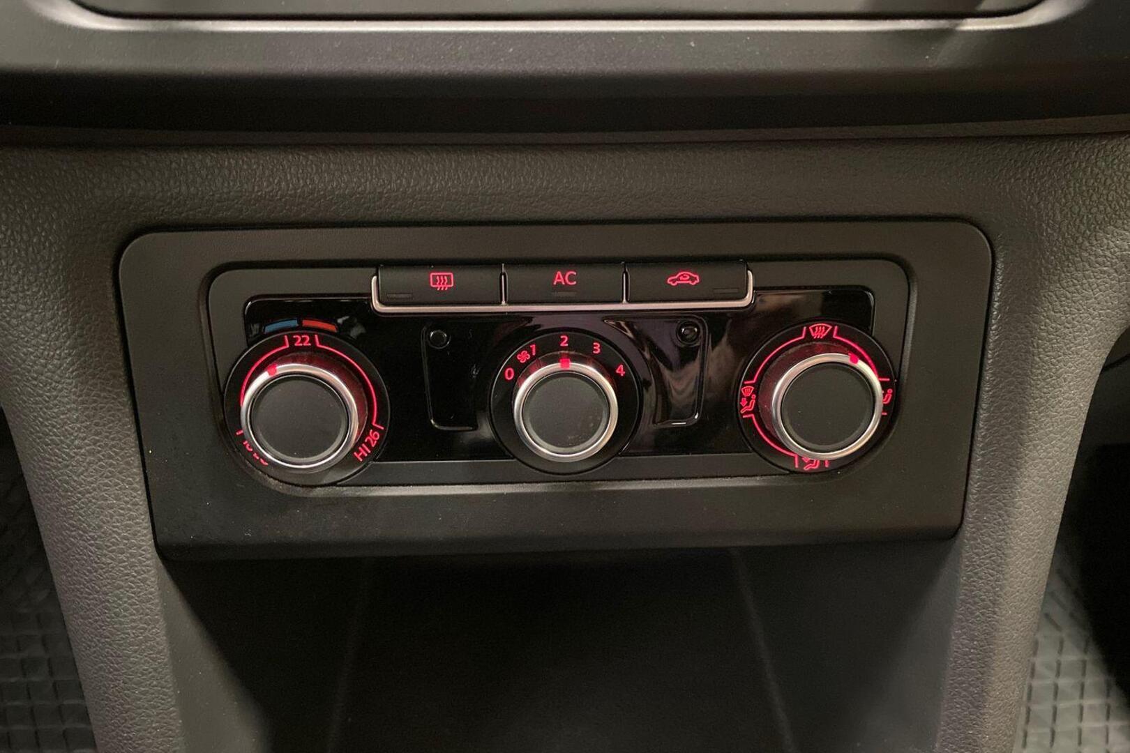 VOLKSWAGEN Amarok 2012