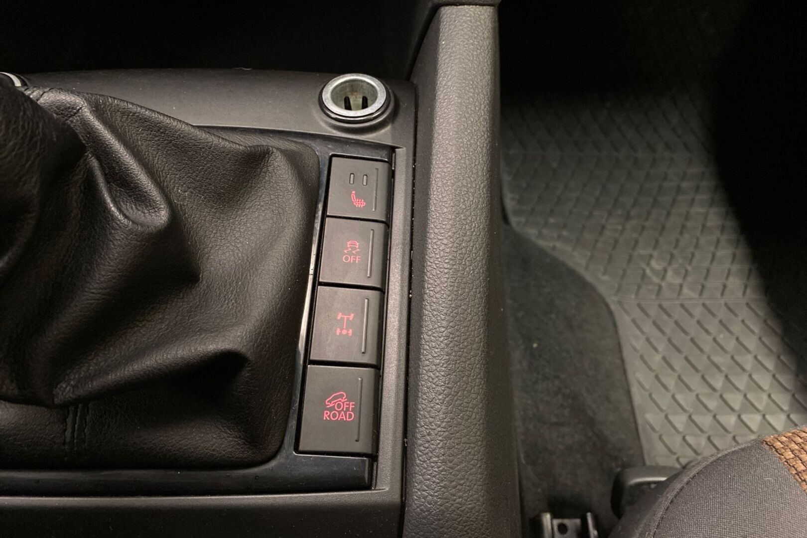 VOLKSWAGEN Amarok 2012