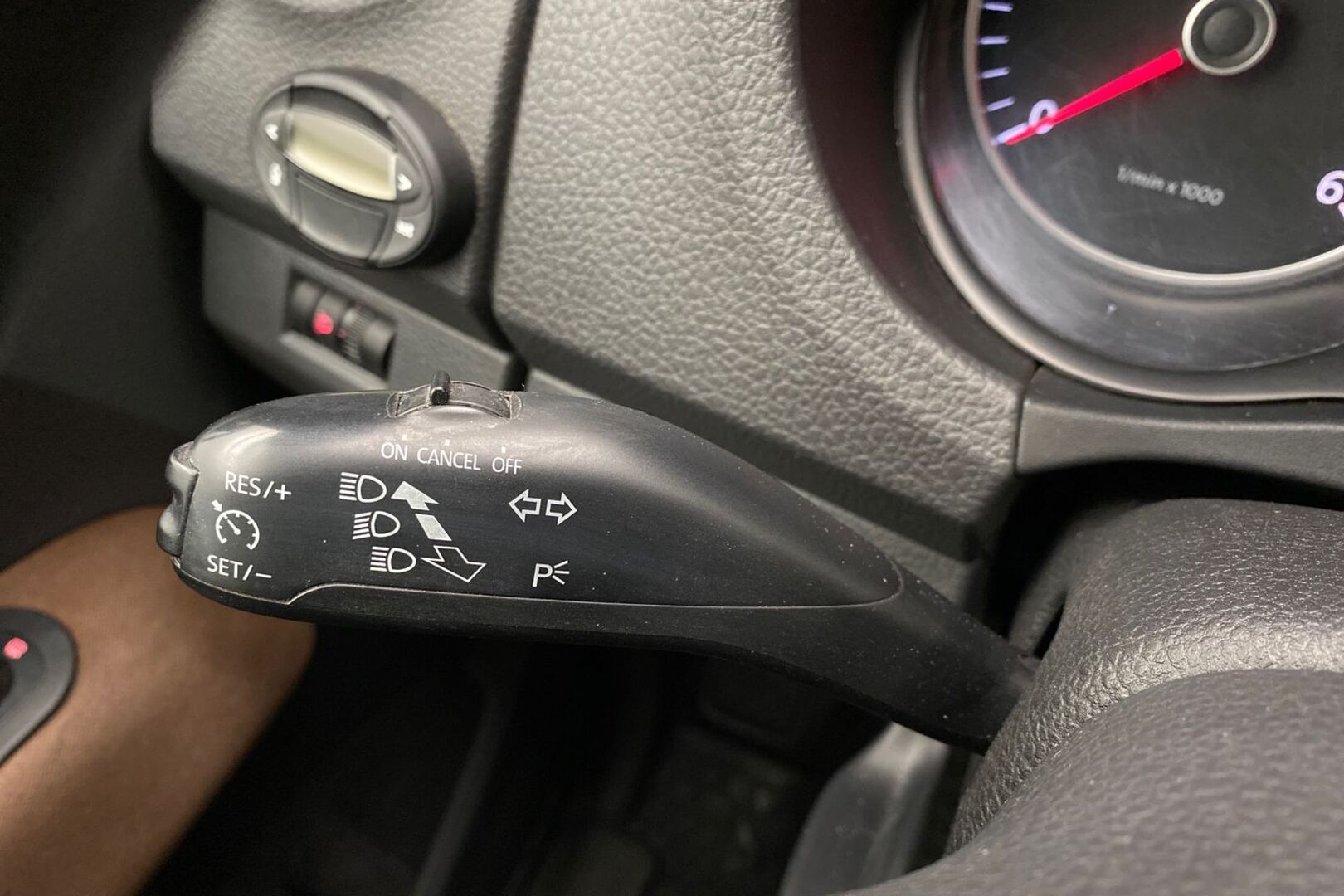 VOLKSWAGEN Amarok 2012