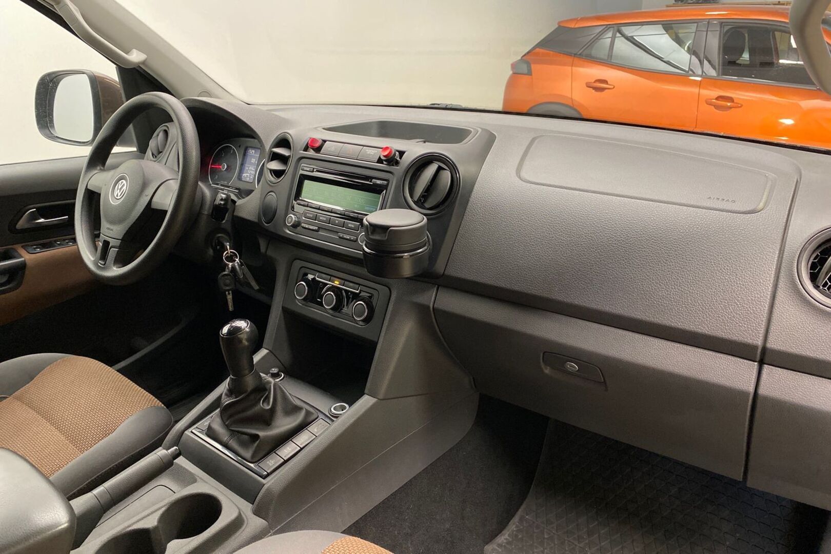 VOLKSWAGEN Amarok 2012