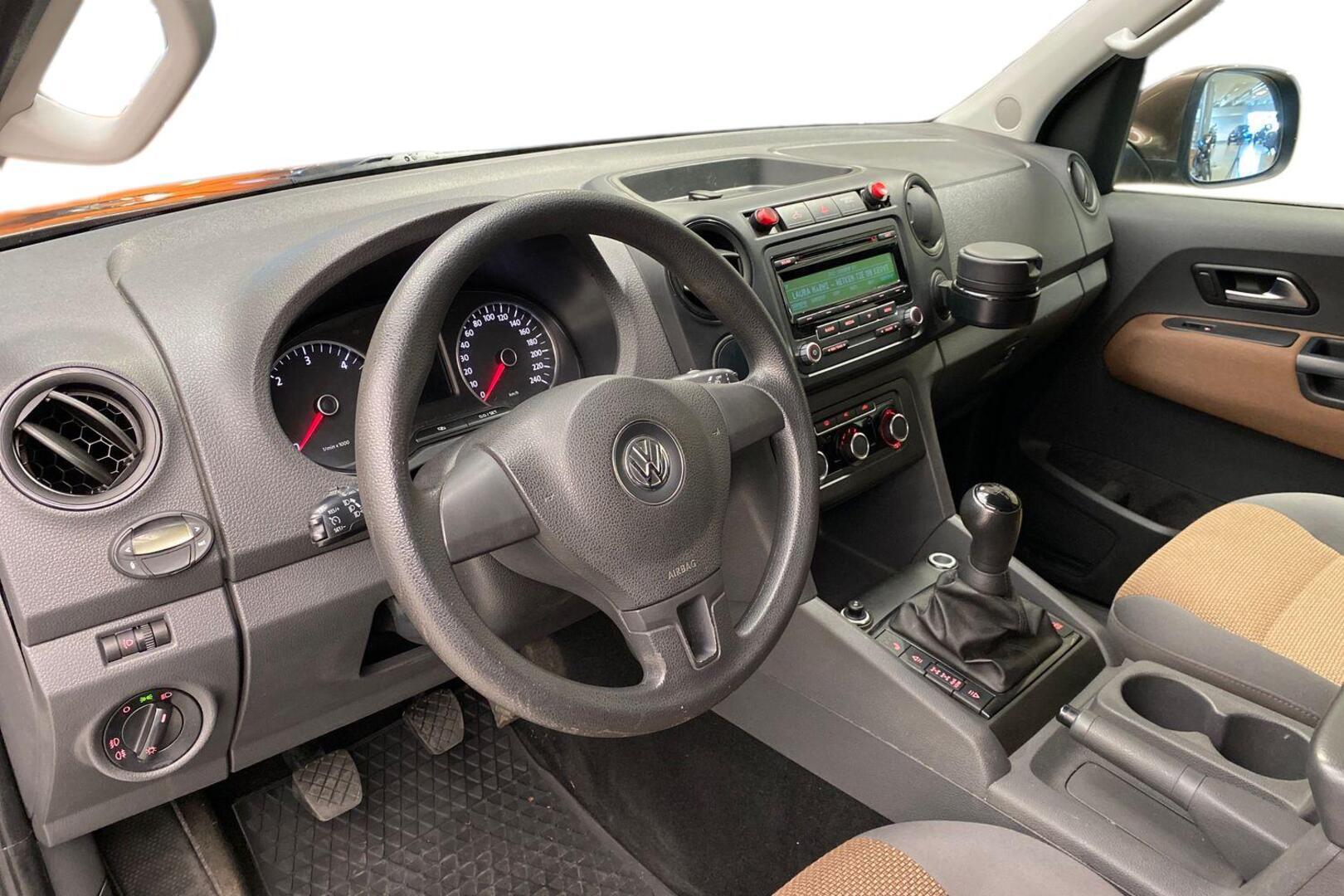 VOLKSWAGEN Amarok 2012